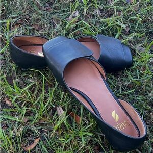 SARTO By Franco Sarto Black Leather Flats